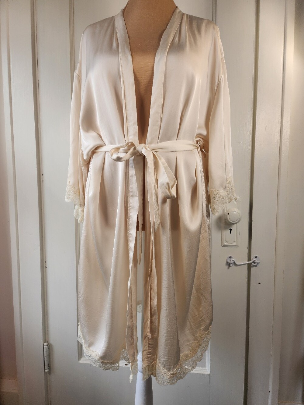 Aerie Off-Duty Satin Robe in Natural